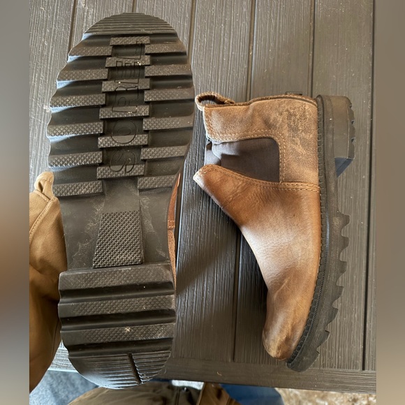 Sorel Tan Leather Boots with Black Soles - Picture 3 of 7